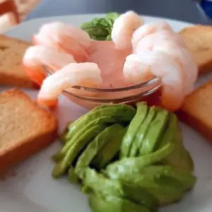 Aguacate con Camarones